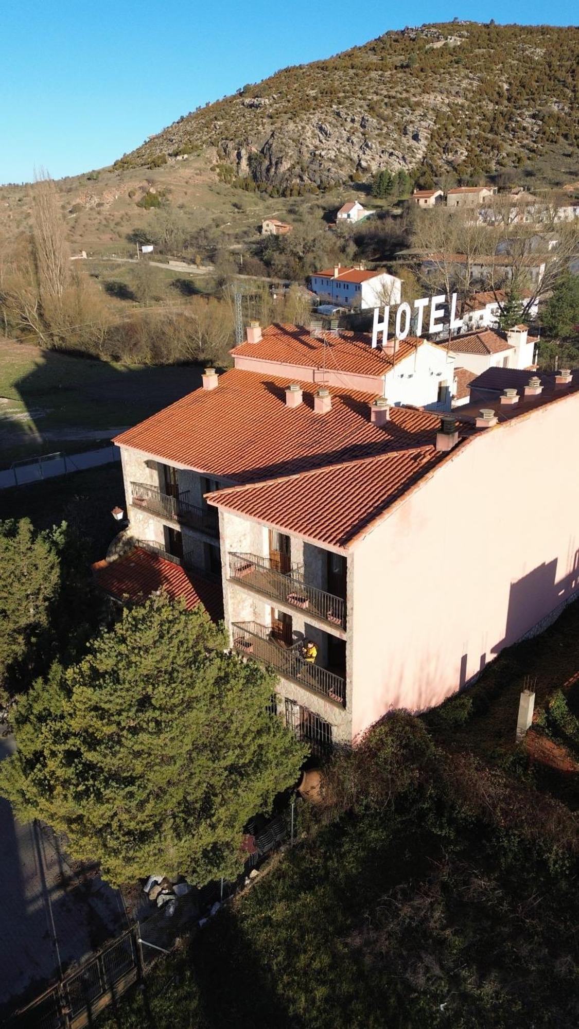 Hotel Restaurante Rio Cuervo Vega del Cadorno Εξωτερικό φωτογραφία