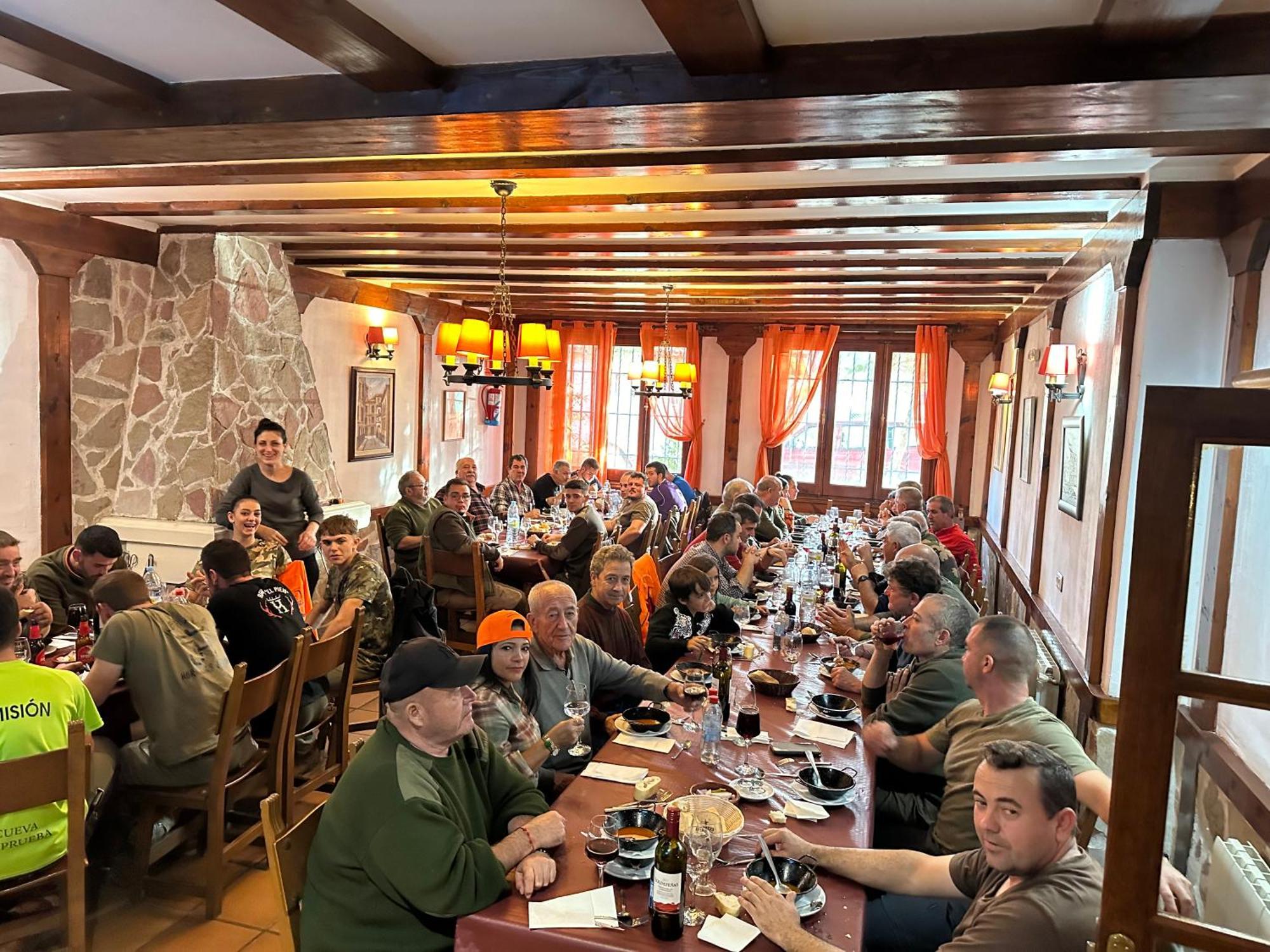 Hotel Restaurante Rio Cuervo Vega del Cadorno Εξωτερικό φωτογραφία